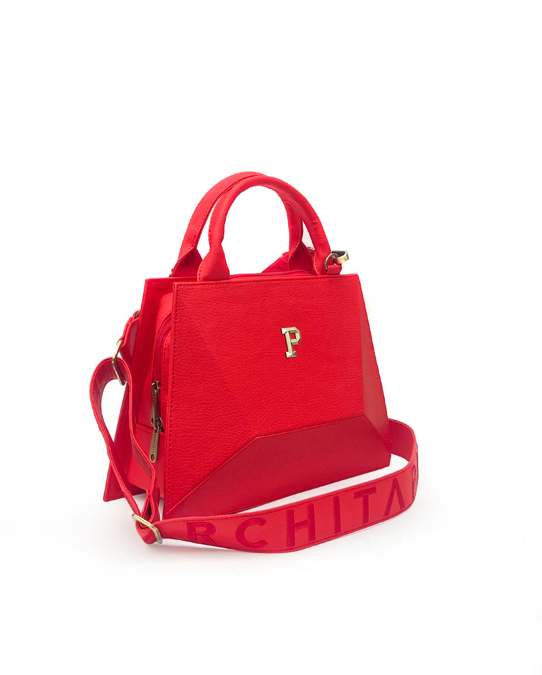 Cartera estructurada para mujer en PVC con bolsillo interno y correa ajustable.