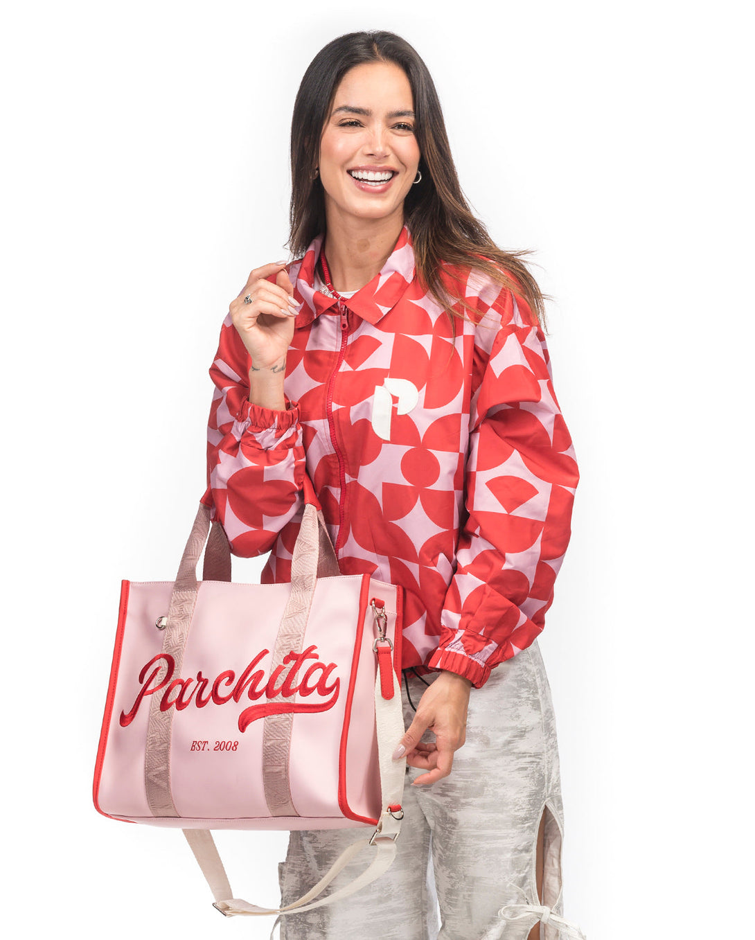 Bolso para mujer en PVC grande con bolsillos internos color rosado y correa ajustable ajustable